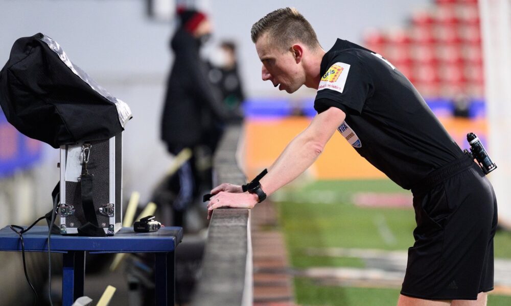 The commission of judges commented on the disputed penalty kicks in the match Slavia Praha vs.  Pilsen