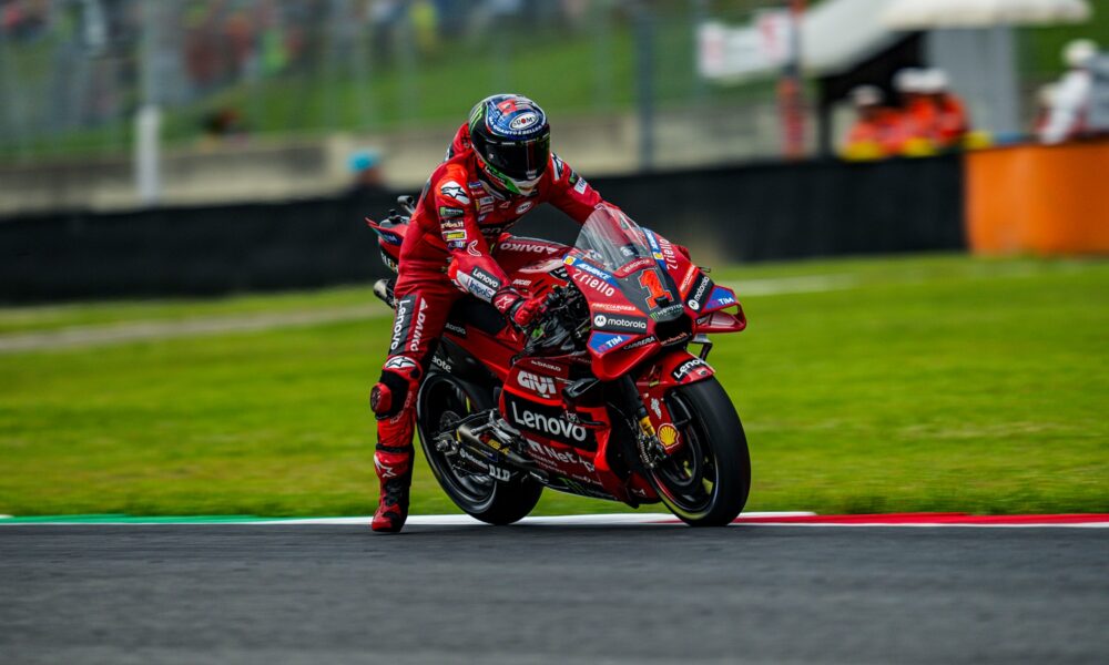 Pole position e doppio primo posto!  Bagnaia ha vinto tutto quello che poteva e festeggia un fine settimana perfetto con la Ducati al Mugello, in Italia